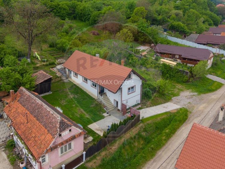 Casă de poveste la poalele muntelui, Purcareni. - 2