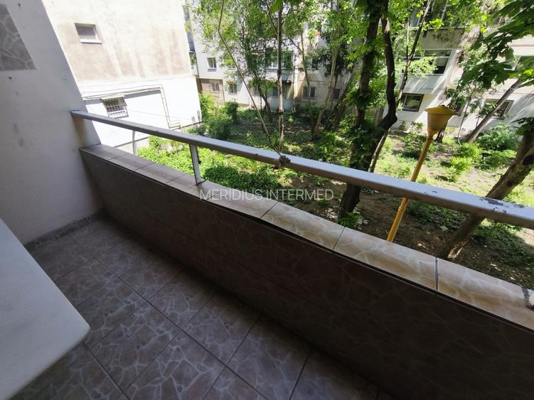Închiriere apartament 4 camere decomandat + garaj - 25