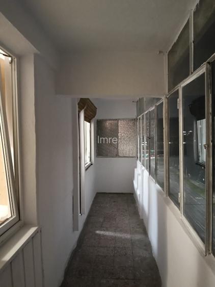 Vând apartament cu 3 camere semidecomandat zone centrală , ușor negociabil  - 12
