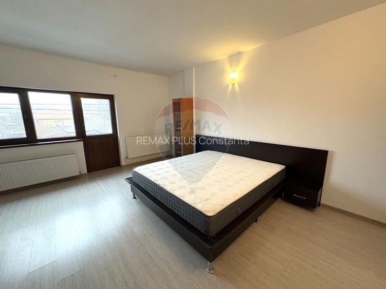 Casă / Vilă cu 5 camere de închiriat în zona Palazu Mare - 8