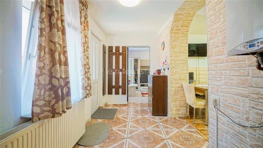 Casa spatioasa, ideala pentru 2 familii sau investitie. 2 corpuri de cladire, ga - 14