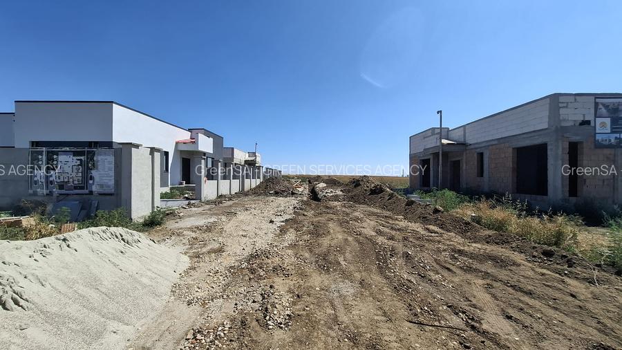 Ciutaci - Salciei, 800 mp, deschidere 40 m, drum 11 m, langa vile in constructie - 5