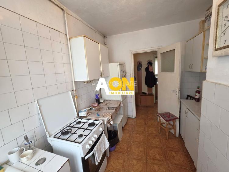 Apartament 3 camere, semidecomandat, parter, Cetate, strada Closca - 5