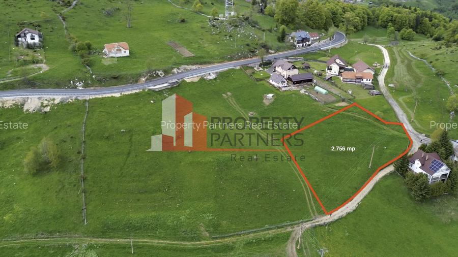 Teren Fundata cu vedere la muntii Bucegi - 3