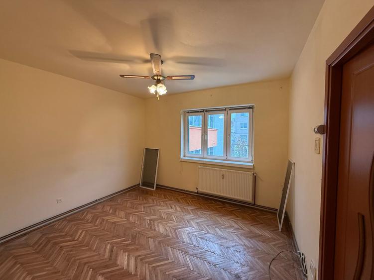 Apartament 3 camere , zona Minerului