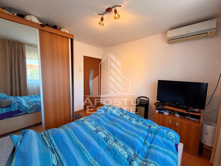Apartament cu 2 camere de vanzare, centrala proprie, zona Aradului