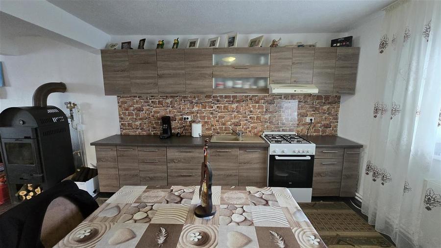 Casa si Spatiu Comercial Luncusoara Suceava De Vanzare