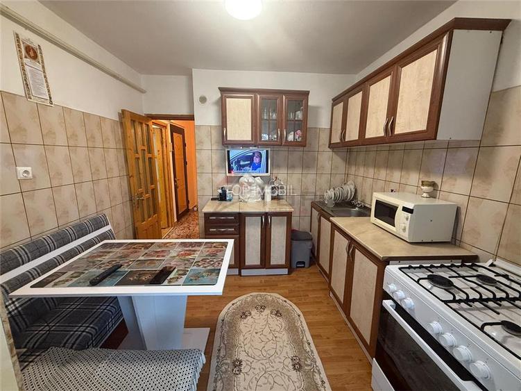 Apartament cu 3 camere decomandat, 2 bai, etajul 2 Cug Aleea Tudor Neculai - 7