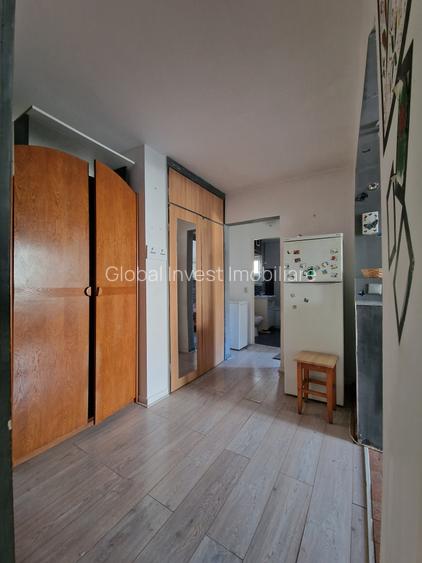 Navodari( Sud, Str Rândunelelor)- 2 camere decomandate, etaj 3/4, liber - 6