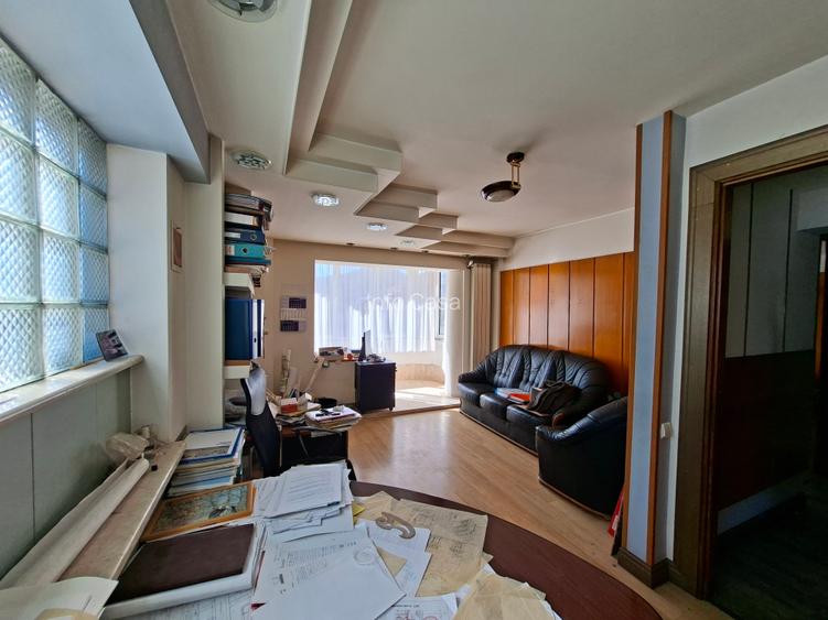 De vanzare 4 camere, ideal birouri - 2