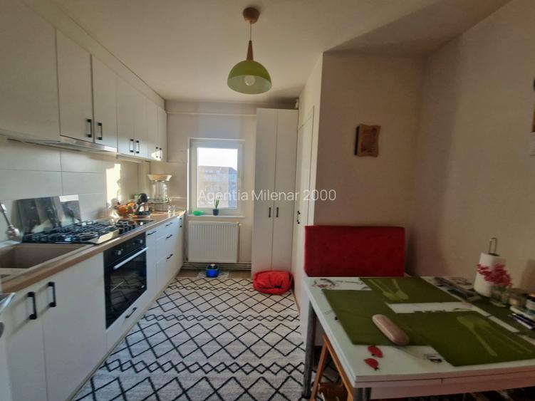 zona Aradului bloc izolat termic, foarte bine impartit, pe doua parti,  mobilat - 9