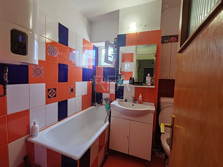 3 camere, et 8/10,  80mp, bloc din 1984/ Drumul Taberei - 12