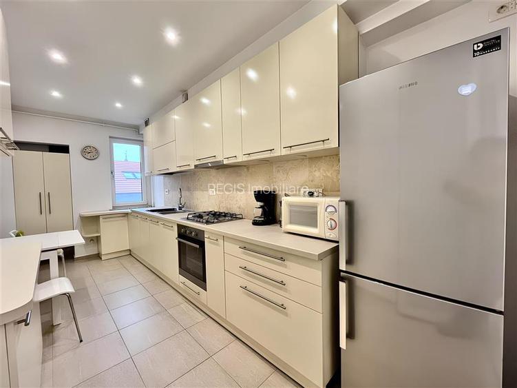 Apartament Decomandat Central cu 3 Camere potrivit unei S.C. - 4