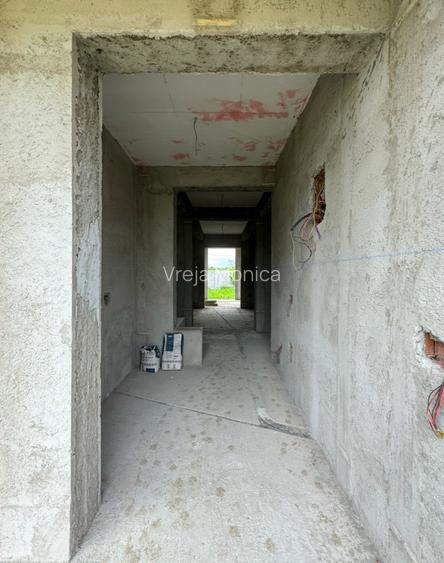 Vand casa moderna la gri - spatiu generos, materiale premium - 3