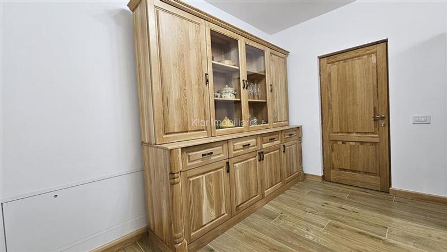 Casa renovata 200mp pe 2 niveluri,parcare, curte cu foisor,Centru, str.Nicolae B - 21