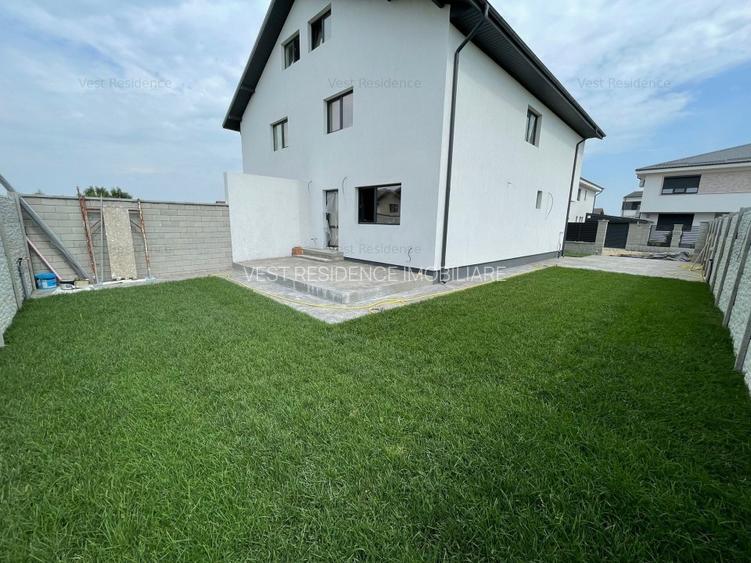 Duplex cu 4 camere si mansarda. Curte 250 mp. Comision 0 - 6