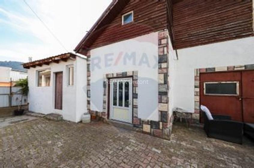 Vilă cu 8 camere de vânzare si spatiu comercial - 6