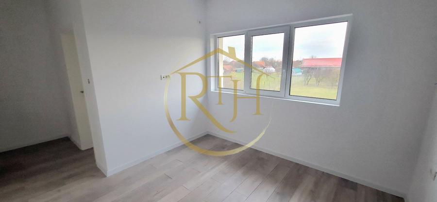 Duplex de vanzare cu 4 camere,2 bai,250 mp teren-Mosnita Veche zona Centrala.