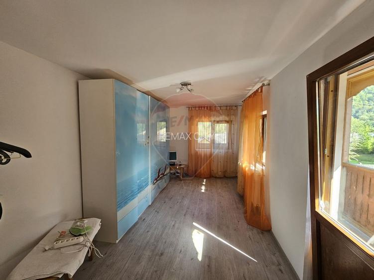 Casă solidă din cărămidă, mobilată, garaj, teren generos – Tarcău - 9