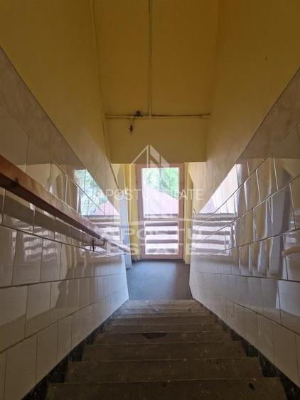 Casa familiala cu spatiu comercial si garaj P+1E+M 720 Mp - 43