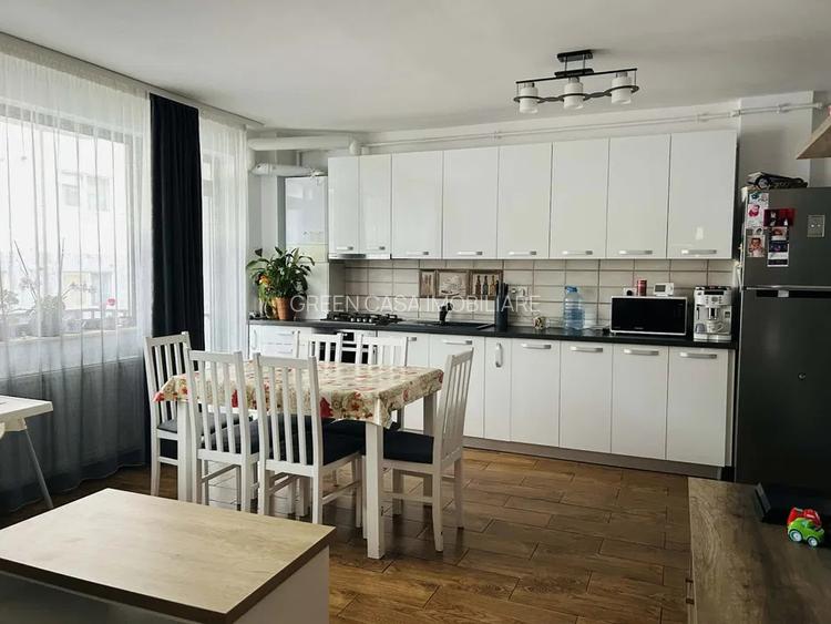 Apartament 3 camere, 2 balcoane, parcare inclusă, str. Stejarului - 2