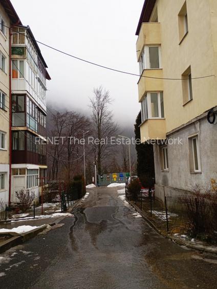 SUPER OCAZIE – Apartament 2 camere decomandat, Sinaia –  Preț: 49650 EUR - 13