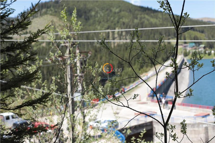 terenuri speciale Padina Busteni, sunt dispuse ca o veritabila coroana in jurul - 2