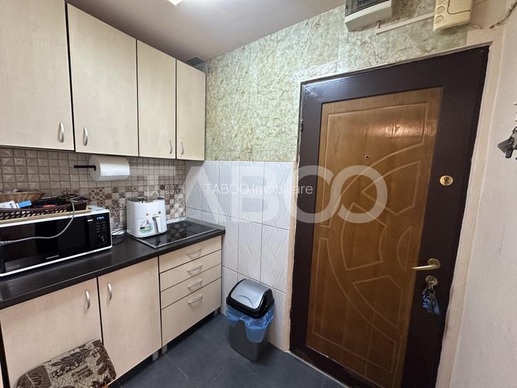 Garsoniera mobilata si utilata la etaj 2 zona Broscarie Sibiu - 3