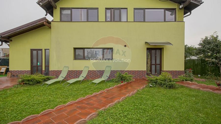 Vila cu 9 dormitoare și 7 băi în Stupini, Brașov - 2