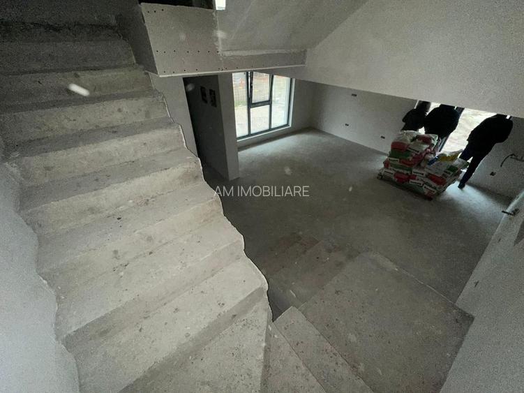 CASE TIP DUPLEX, 6 CAMERE, TOATE UTILITATILE, CENTRALA, COMISION 0% - 10