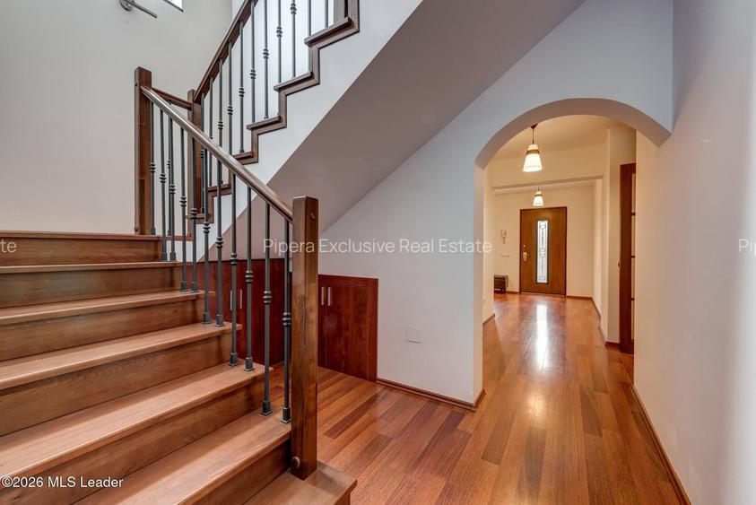 Casă individuală - 860 mp teren, 4 dormitoare si birou - 9