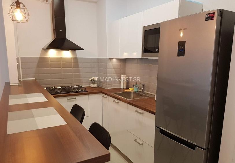 STUDIO MOBILAT  -50 M DE SHUT UP BEACH -MAMAIA NORD -75000 EURO - 2