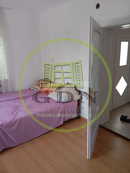 Casă de vânzare în Săcel – 2 corpuri locuibile, 3 băi, grădină, teren generos - 5