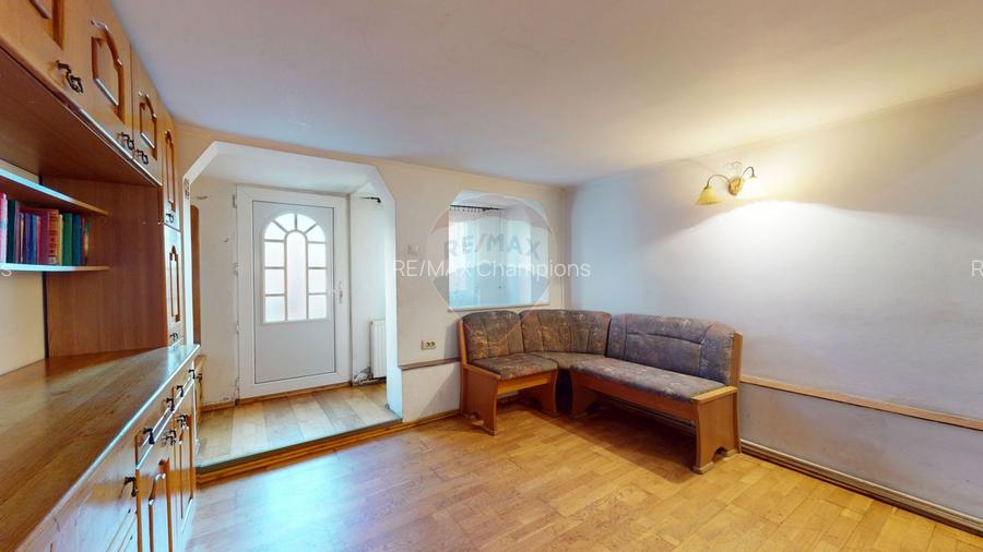 Casă individuală de vânzare | P+E+M | Central | Cristian - 13