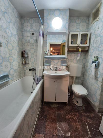 Apartament 3 camere de vânzare – Zona Centrală, decomandat - 11