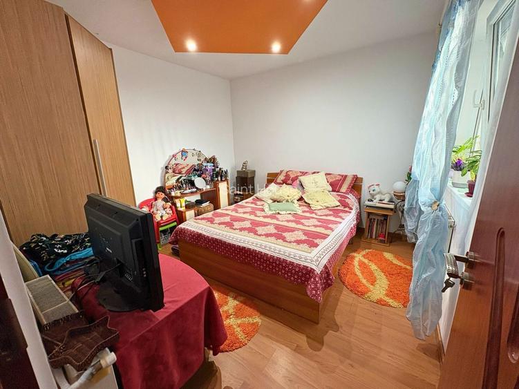 Apartament 3 camere decomandat ( balcon si două pivnițe) - 4