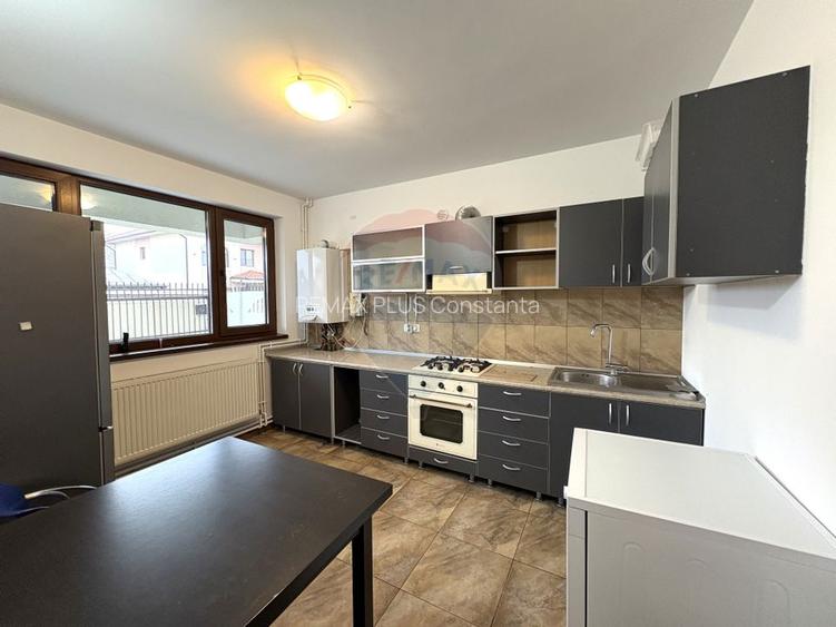 Casă / Vilă cu 5 camere de închiriat în zona Palazu Mare - 1