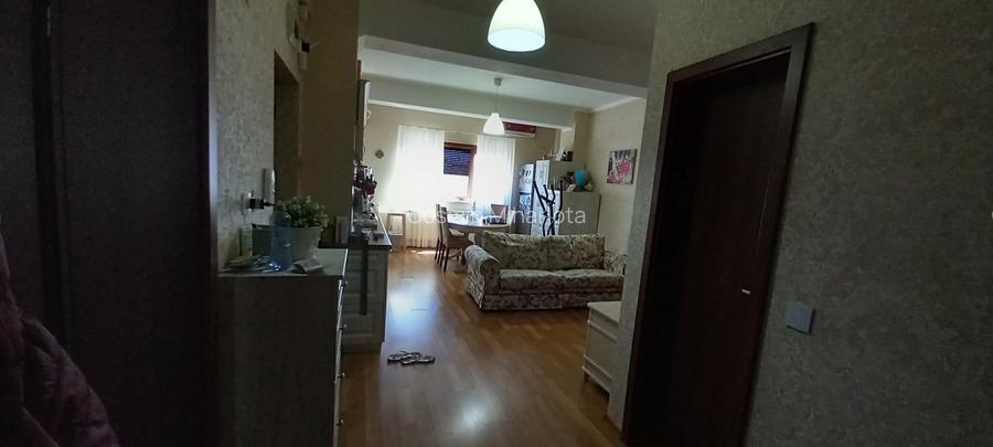 Închiriez apartament 3 camere - 6