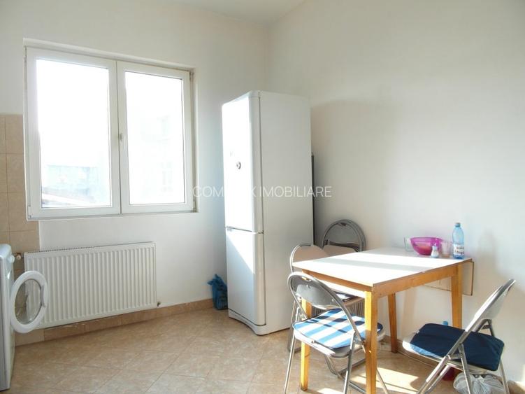 P-ta Muncii- 3 minute metrou, camera la vila pt. o studenta/absolventa - 7