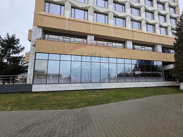 Oferta - Spatiu comercial de inchiriat in zona centrala a mun Onesti - 2