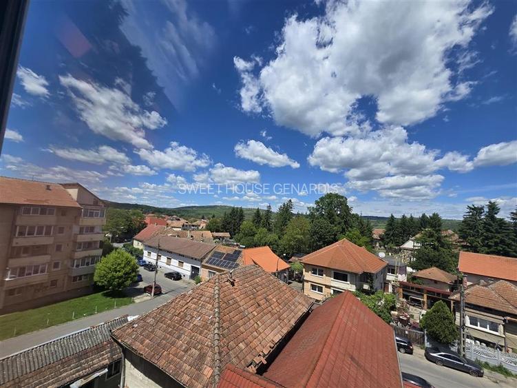 Apartament decomandat cu 3 camere, 2 bai si 3 balcoane  Str. Tabacari, Fagaras - 3