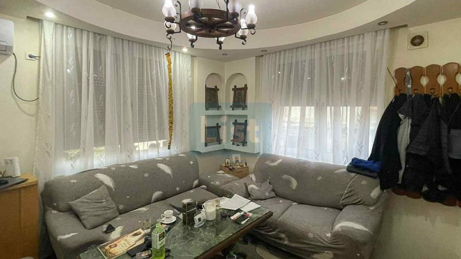 Casa 7 camere, teren 590 mp in Calnic