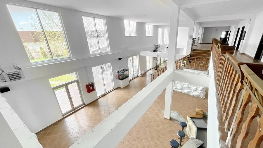 Spatiu Comercial cu Multiple Functionalitati - 6