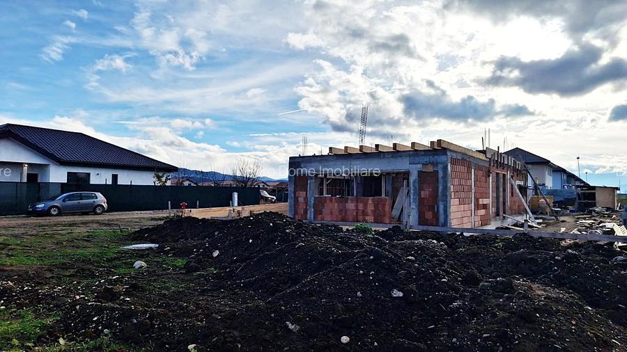 Vând teren comuna Cristian jud Brașov 714 metri patrați preț 78.000 E - 5