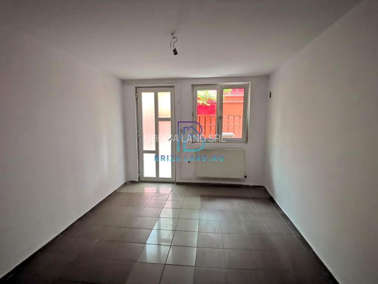 soseaua  Chitilei, Crusovat, casa P+Pod, sup. 238mp, 9 camere - 3 apartamente - 14