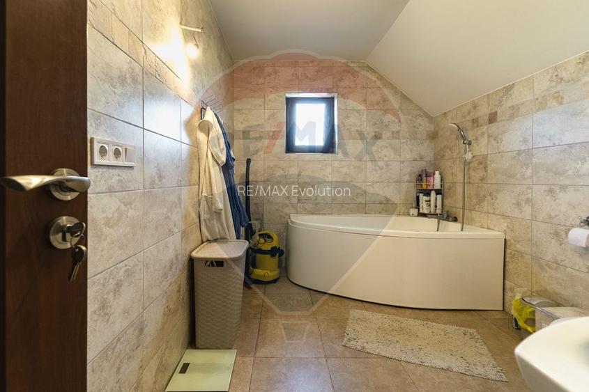 Casa de Poveste - Feldioara, str. Barsei/ 4 camere/ curte! - 32