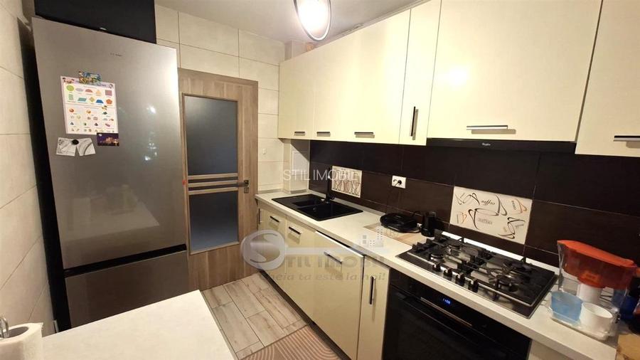 Apartament 2 Camere Podu Ros Complet Renovat Mobilat si Utilat Etaj 1 - 2