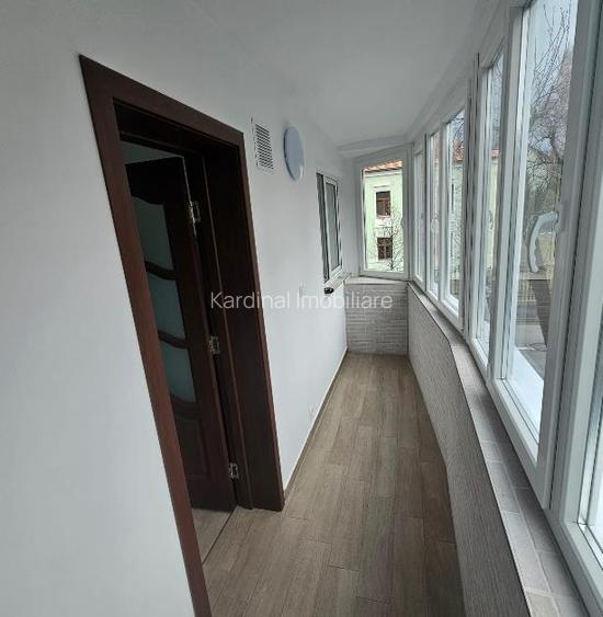 Inchiriere apartament 3 camere decomandat etajul 1 ,Florilor - 10