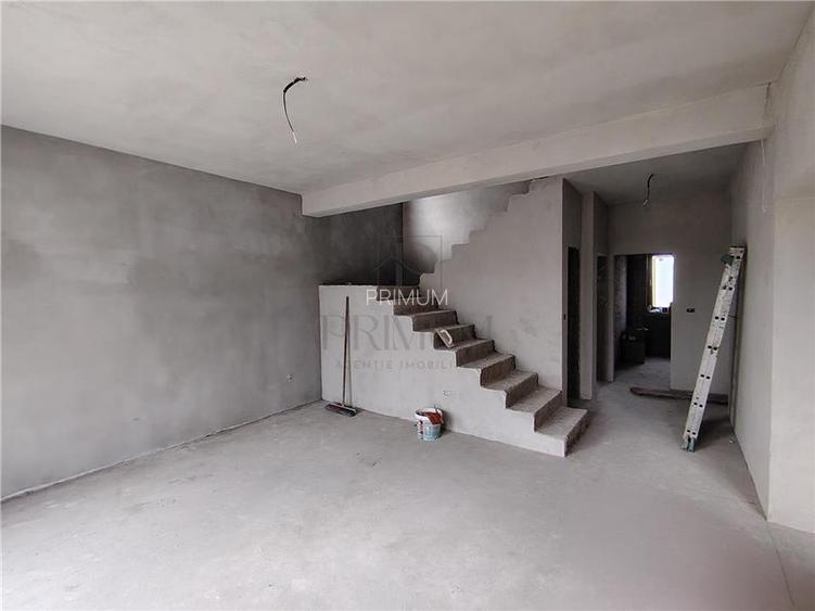 Duplex deosebit - asfalt in lucru - 3 bai - 2 dormitoare matrimoniale - 8