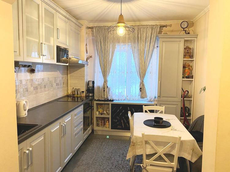 Apartament 3 camere decomandat, 72 mp, mobilat, 2 boxe, CT, et. intermediar